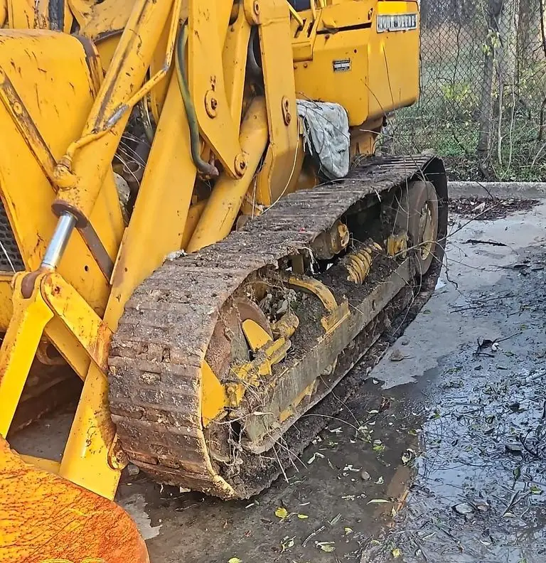 Șenila și trenul de rulare ale buldozerului John Deere