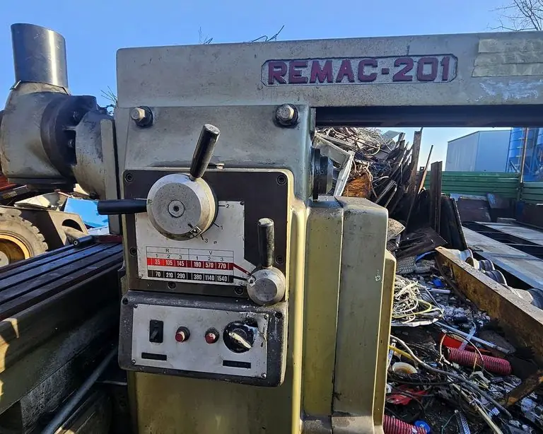 Plăcuța REMAC-201 și tabloul cu treptele de turație, 35–1540 rot/min