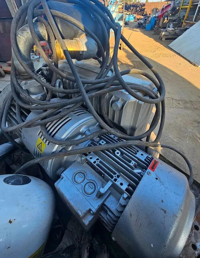 Motorul electric trifazat de 5,5 kW al pompei de vid Busch