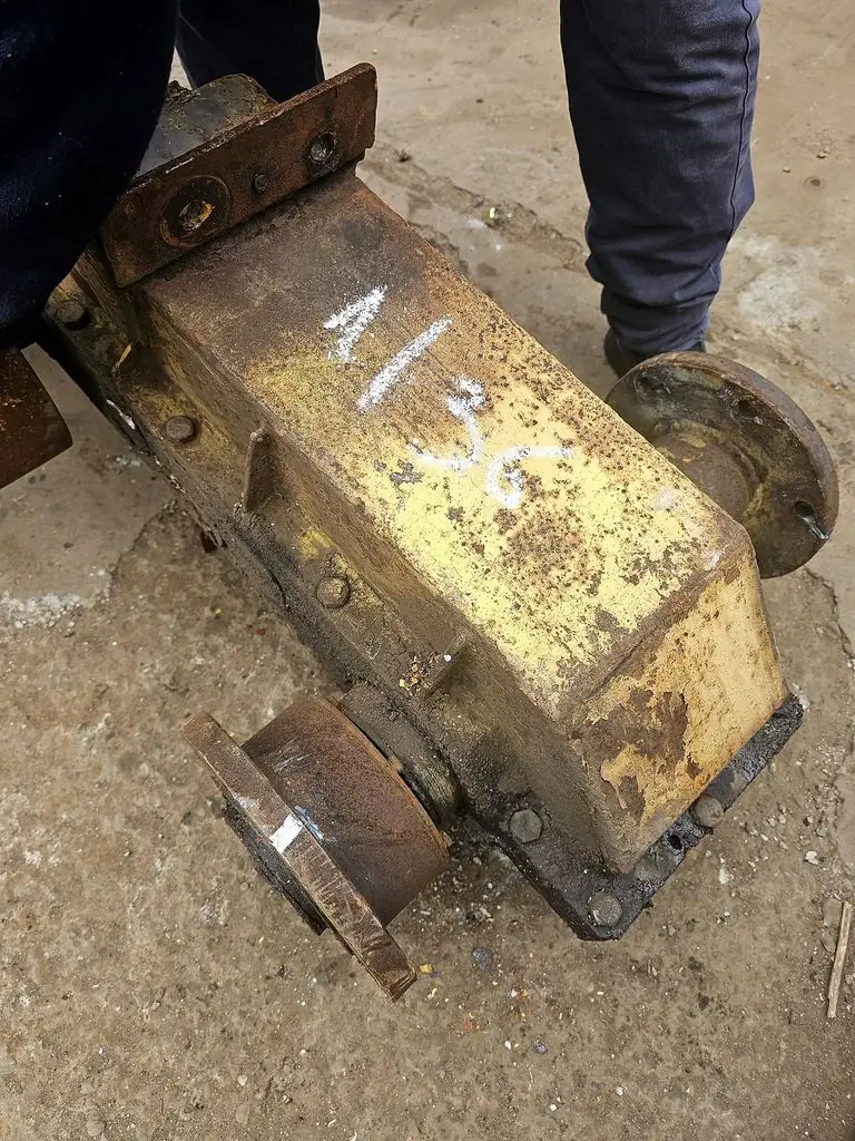 Reductor 1/36, vedere laterală, cu raportul scris pe carcasă