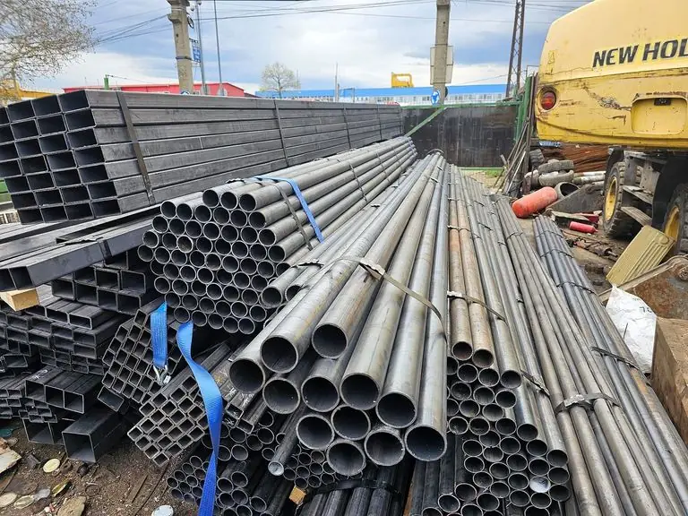 Țeavă nouă rotundă și pătrată, diverse dimensiuni, văzută din capăt