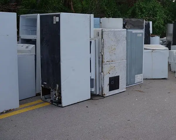 Frigidere și alte electrocasnice mari scoase din uz